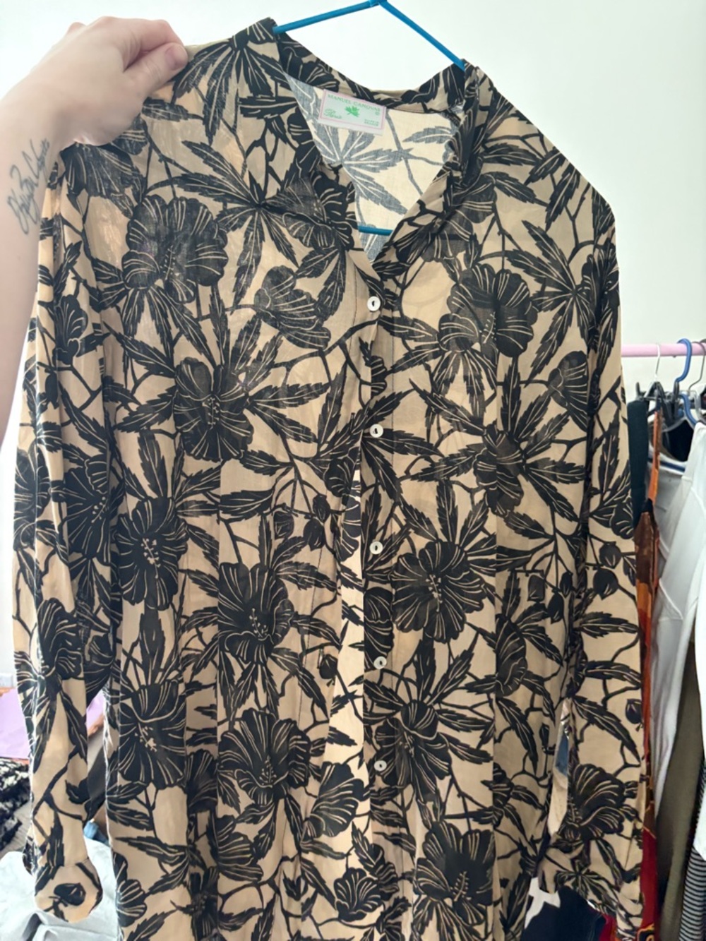 Manuel Canovas Vintage Button-Front Floral Print Shirt in Beige and Black